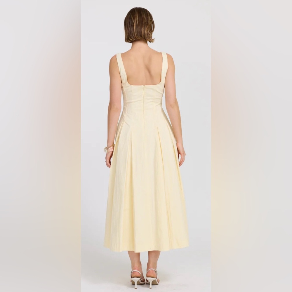 Sleeveless Square-Neck Midi Dress in Pale Yellow - Picture 6 of 15